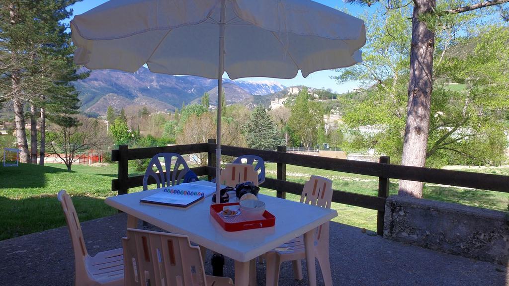 Hotel Vvf Drome Provence Montbrun-les-Bains Exterior foto